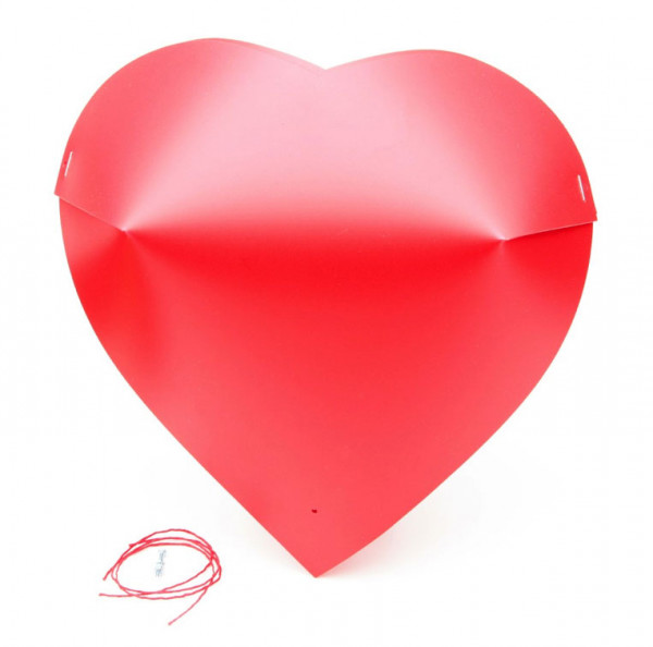 Das rote "Herz" aus Kunststoff für die ikonische One From The Heart von Ingo Maurer als Ersatzteil