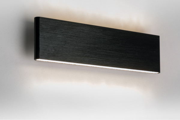 Flat LED wall light with double-sided light distribution for narrow corridors or stairwells, available in black, white or matt aluminum
