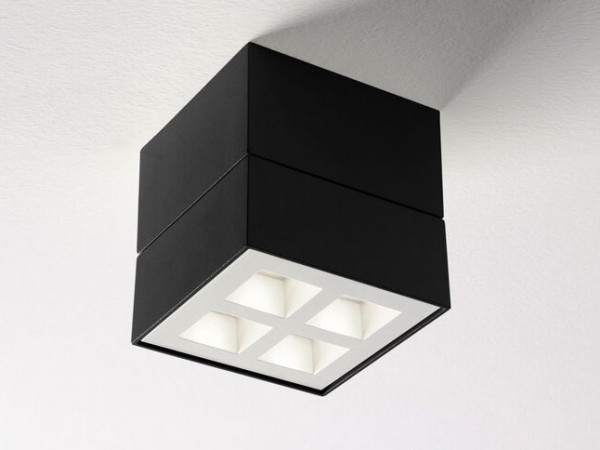 Quadratische LED Aufbauleuchte mit einem Lichtstrom von 590lm. Die Leuchte ist lieferbar in den Oberflächen weiß und schwarz mit drei verschiedenen Abstrahlwinkeln. 
